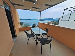 Viki's Sea View Apartment