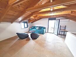 Viki's Sea View Apartment