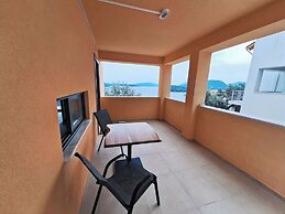 Viki's Sea View Apartment