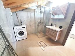 Viki's Sea View Apartment