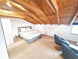 Viki's Sea View Apartment