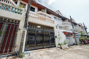 Arun Sa Wad House Sukhumvit 8 Guests