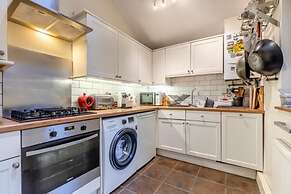 Character Cottage With Garden - Central Buxton