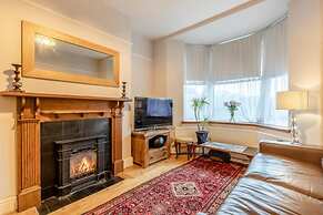 Character Cottage With Garden - Central Buxton