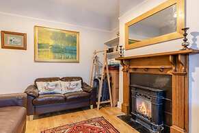 Character Cottage With Garden - Central Buxton