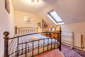 Character Cottage With Garden - Central Buxton