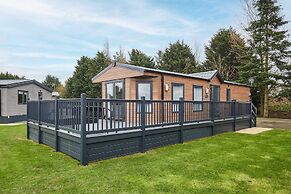 Host Stay Peel Lodge