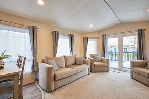 Host Stay Peel Lodge