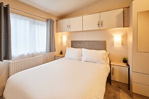 Host Stay Peel Lodge