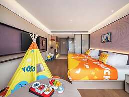 MAISON NEW CENTURY