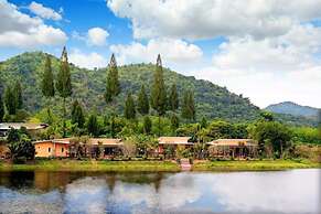Social Escape Hotel (Lemon Chalet)