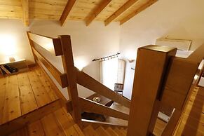 Ontas by Praxithea Traditional Home