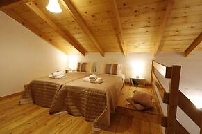 Ontas by Praxithea Traditional Home