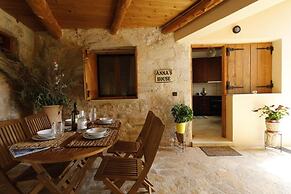 Ontas by Praxithea Traditional Home