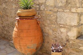Ontas by Praxithea Traditional Home