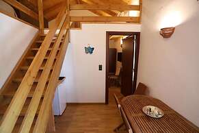 Ontas by Praxithea Traditional Home