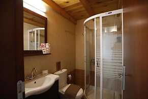 Ontas by Praxithea Traditional Home