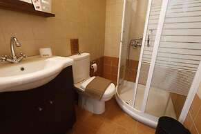 Ontas by Praxithea Traditional Home