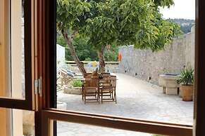 Ontas by Praxithea Traditional Home