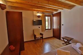 Ontas by Praxithea Traditional Home