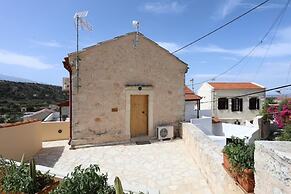 Ontas by Praxithea Traditional Home