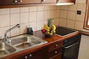 Ontas by Praxithea Traditional Home