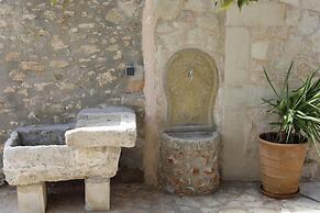 Ontas by Praxithea Traditional Home