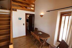 Ontas by Praxithea Traditional Home
