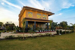 Abhinandan Farm by ELIVAAS