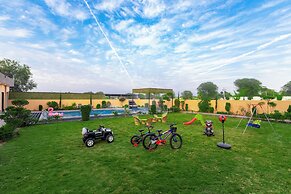 Abhinandan Farm by ELIVAAS