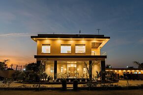 Abhinandan Farm by ELIVAAS