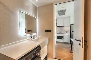 Unit 2303 Beachfront Pool-facing + Sea View