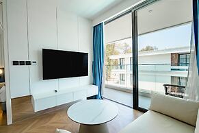 Unit 2303 Beachfront Pool-facing + Sea View