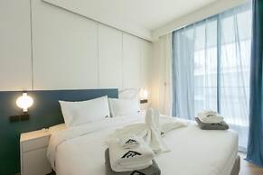 Unit 2303 Beachfront Pool-facing + Sea View