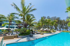 Unit 2303 Beachfront Pool-facing + Sea View