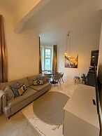 Modern Luxury Flat - Steps to Station