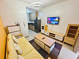 Budget Staycation MOA WiFi Smart TV