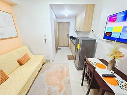 Budget Staycation MOA WiFi Smart TV