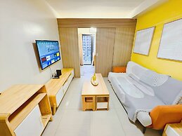 Budget Staycation MOA WiFi Smart TV