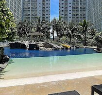 Budget Staycation MOA WiFi Smart TV