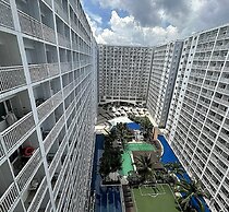 Budget Staycation MOA WiFi Smart TV