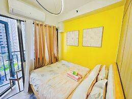 Budget Staycation MOA WiFi Smart TV