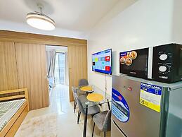 Budget Staycation MOA WiFi Smart TV