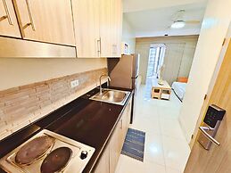 Budget Staycation MOA WiFi Smart TV