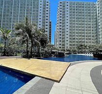 Budget Staycation MOA WiFi Smart TV