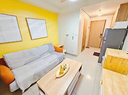 Budget Staycation MOA WiFi Smart TV