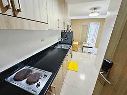 Budget Staycation MOA WiFi Smart TV