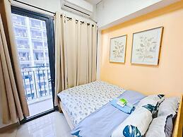 Budget Staycation MOA WiFi Smart TV