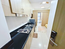 Budget Staycation MOA WiFi Smart TV