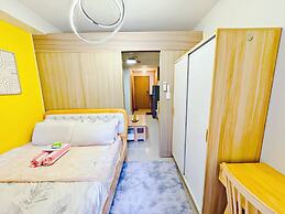 Budget Staycation MOA WiFi Smart TV